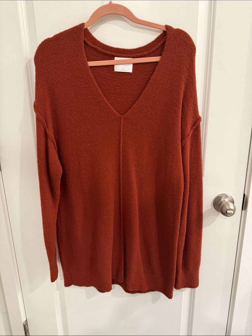 STYLUS V-Neck Oversized Sweater in Rust